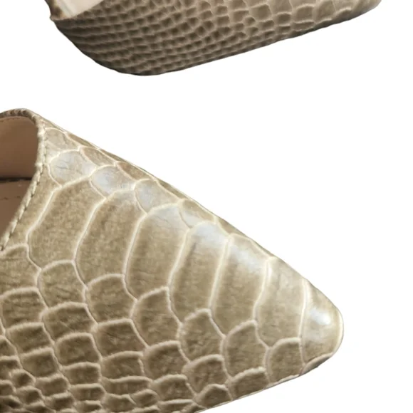 Rouge Helium Zip Up Gator Heels - Picture 12 of 16